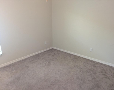 446 Argyll Drive - Photo Thumbnail 9