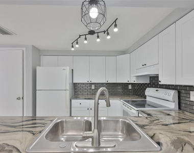 5637 Golden Nugget Drive - Photo Thumbnail 11