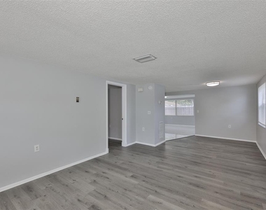 5637 Golden Nugget Drive - Photo Thumbnail 5
