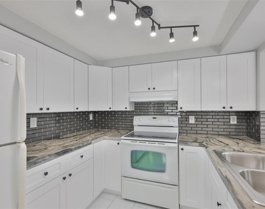 5637 Golden Nugget Drive - Photo Thumbnail 8
