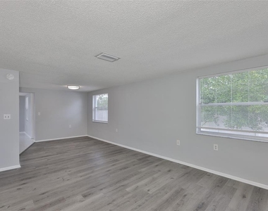 5637 Golden Nugget Drive - Photo Thumbnail 3