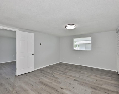 5637 Golden Nugget Drive - Photo Thumbnail 18