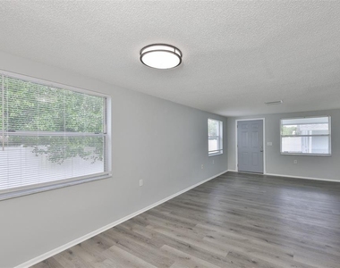 5637 Golden Nugget Drive - Photo Thumbnail 4