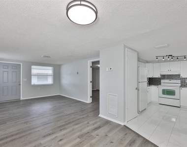 5637 Golden Nugget Drive - Photo Thumbnail 6