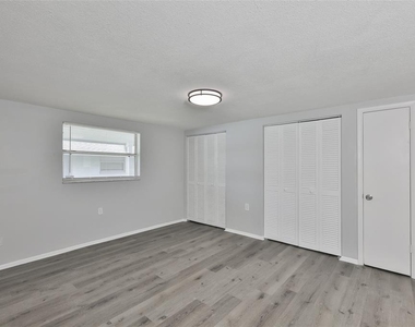 5637 Golden Nugget Drive - Photo Thumbnail 17