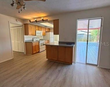 1884 Yale Drive - Photo Thumbnail 7