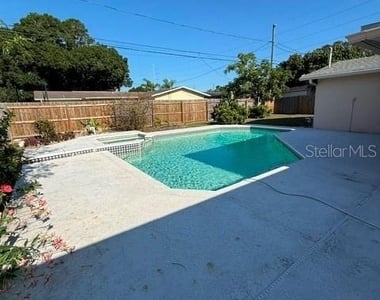 1884 Yale Drive - Photo Thumbnail 3