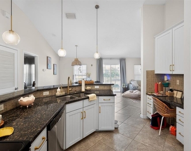 7001 Interbay Boulevard - Photo Thumbnail 12