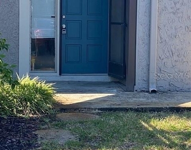 6301 Newtown Circle - Photo Thumbnail 6
