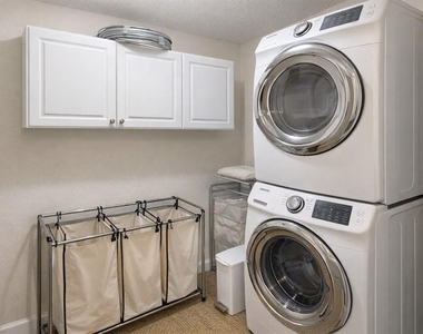 617 Island Place Way - Photo Thumbnail 16