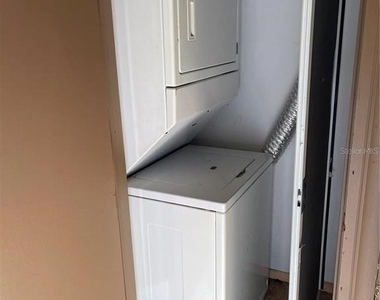 1589 Greenlea Drive - Photo Thumbnail 7