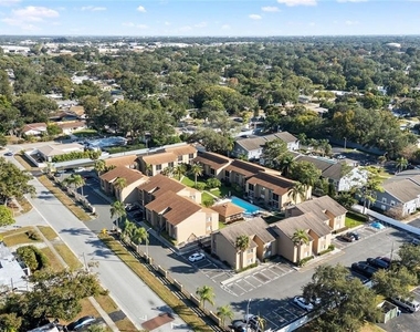 1589 Greenlea Drive - Photo Thumbnail 2