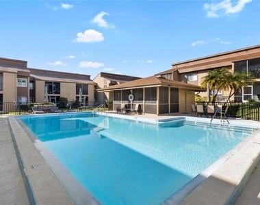 1589 Greenlea Drive - Photo Thumbnail 3