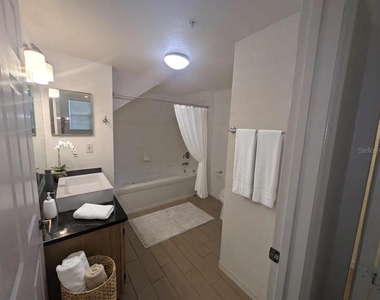 4015 Venetian Bay Drive - Photo Thumbnail 17
