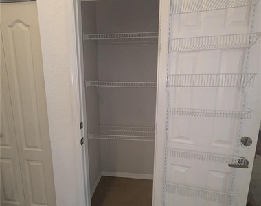 4015 Venetian Bay Drive - Photo Thumbnail 5