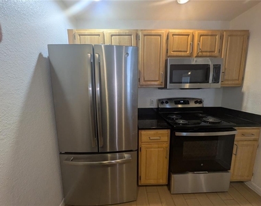 4015 Venetian Bay Drive - Photo Thumbnail 4