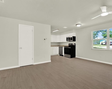 1187 Bass Boulevard - Photo Thumbnail 7