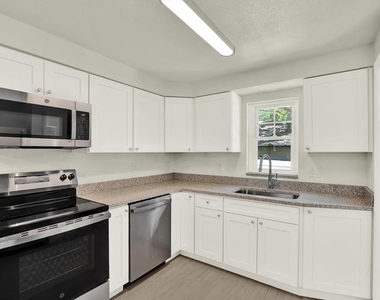 1187 Bass Boulevard - Photo Thumbnail 8