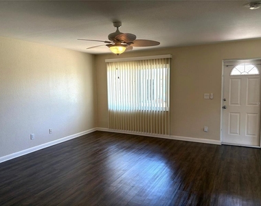 2202 Clubhouse Drive - Photo Thumbnail 4