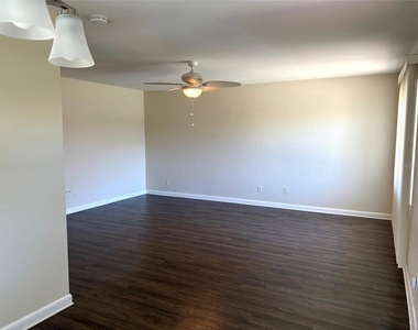 2202 Clubhouse Drive - Photo Thumbnail 5