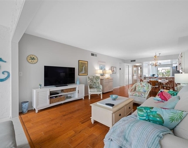 121 Island Way - Photo Thumbnail 13