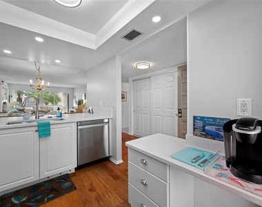 121 Island Way - Photo Thumbnail 5