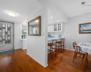 121 Island Way - Photo Thumbnail 8