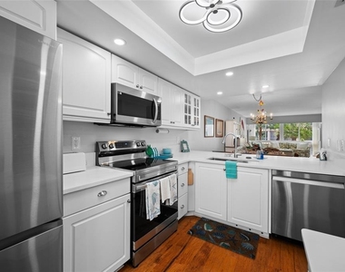 121 Island Way - Photo Thumbnail 6