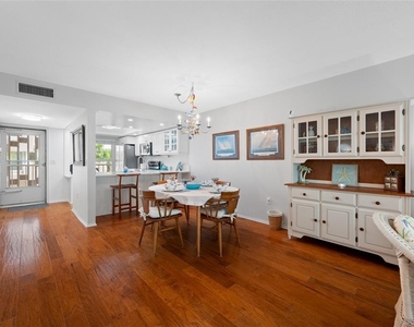 121 Island Way - Photo Thumbnail 10