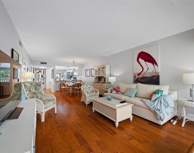 121 Island Way - Photo Thumbnail 14