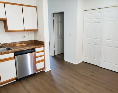 1411 Sedgwick Drive - Photo Thumbnail 15