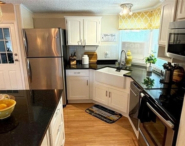 161 Greenview Drive - Photo Thumbnail 5