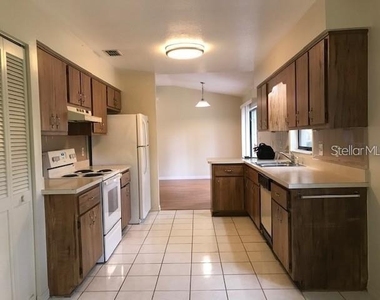 3026 Ne 39 Place - Photo Thumbnail 4