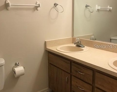 3026 Ne 39 Place - Photo Thumbnail 9