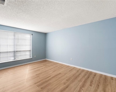 4160 Versailles Drive - Photo Thumbnail 10