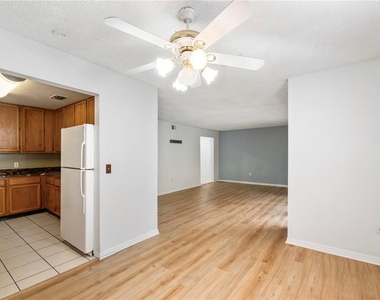 4160 Versailles Drive - Photo Thumbnail 5