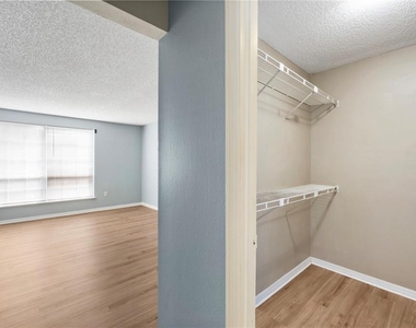 4160 Versailles Drive - Photo Thumbnail 12