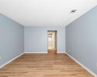 4160 Versailles Drive - Photo Thumbnail 11