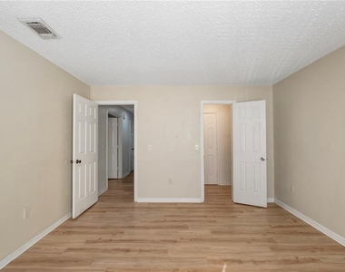 4160 Versailles Drive - Photo Thumbnail 8