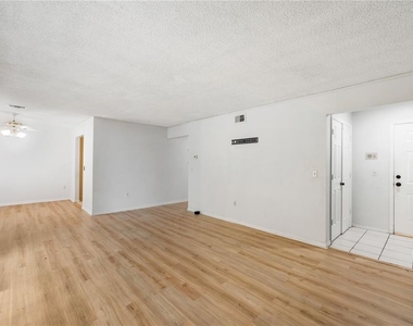 4160 Versailles Drive - Photo Thumbnail 2