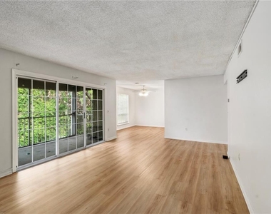 4160 Versailles Drive - Photo Thumbnail 4