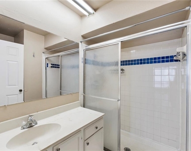 4160 Versailles Drive - Photo Thumbnail 13