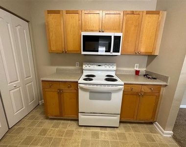8836 Villa View Circle - Photo Thumbnail 7
