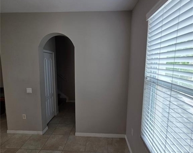 810 Callista Cay Loop - Photo Thumbnail 9