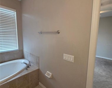 810 Callista Cay Loop - Photo Thumbnail 16