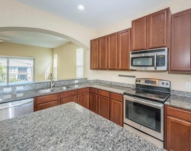810 Callista Cay Loop - Photo Thumbnail 4