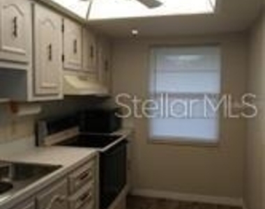 333 Lake Howard Drive Nw - Photo Thumbnail 2