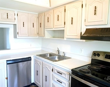 333 Lake Howard Drive Nw - Photo Thumbnail 6