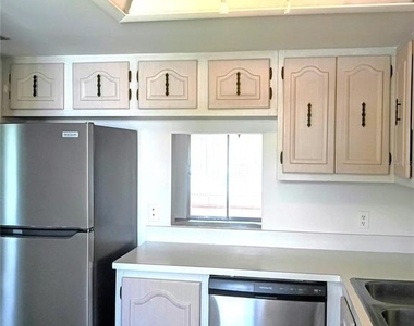 333 Lake Howard Drive Nw - Photo Thumbnail 5