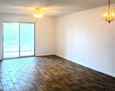 333 Lake Howard Drive Nw - Photo Thumbnail 2